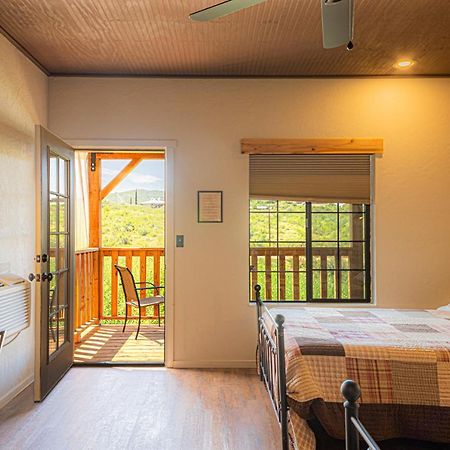 -Pet Friendly- Miners Cabin #5 -Two Double Beds - Private Balcony Tombstone Exterior photo