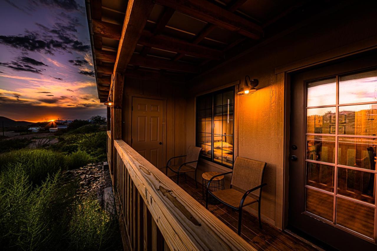 -Pet Friendly- Miners Cabin #5 -Two Double Beds - Private Balcony Tombstone Exterior photo