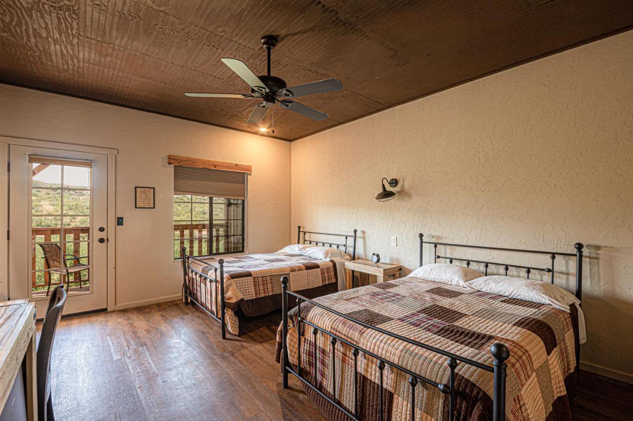 -Pet Friendly- Miners Cabin #5 -Two Double Beds - Private Balcony Tombstone Exterior photo
