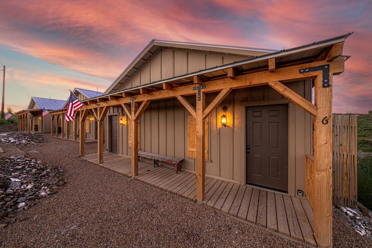 -Pet Friendly- Miners Cabin #5 -Two Double Beds - Private Balcony Tombstone Exterior photo