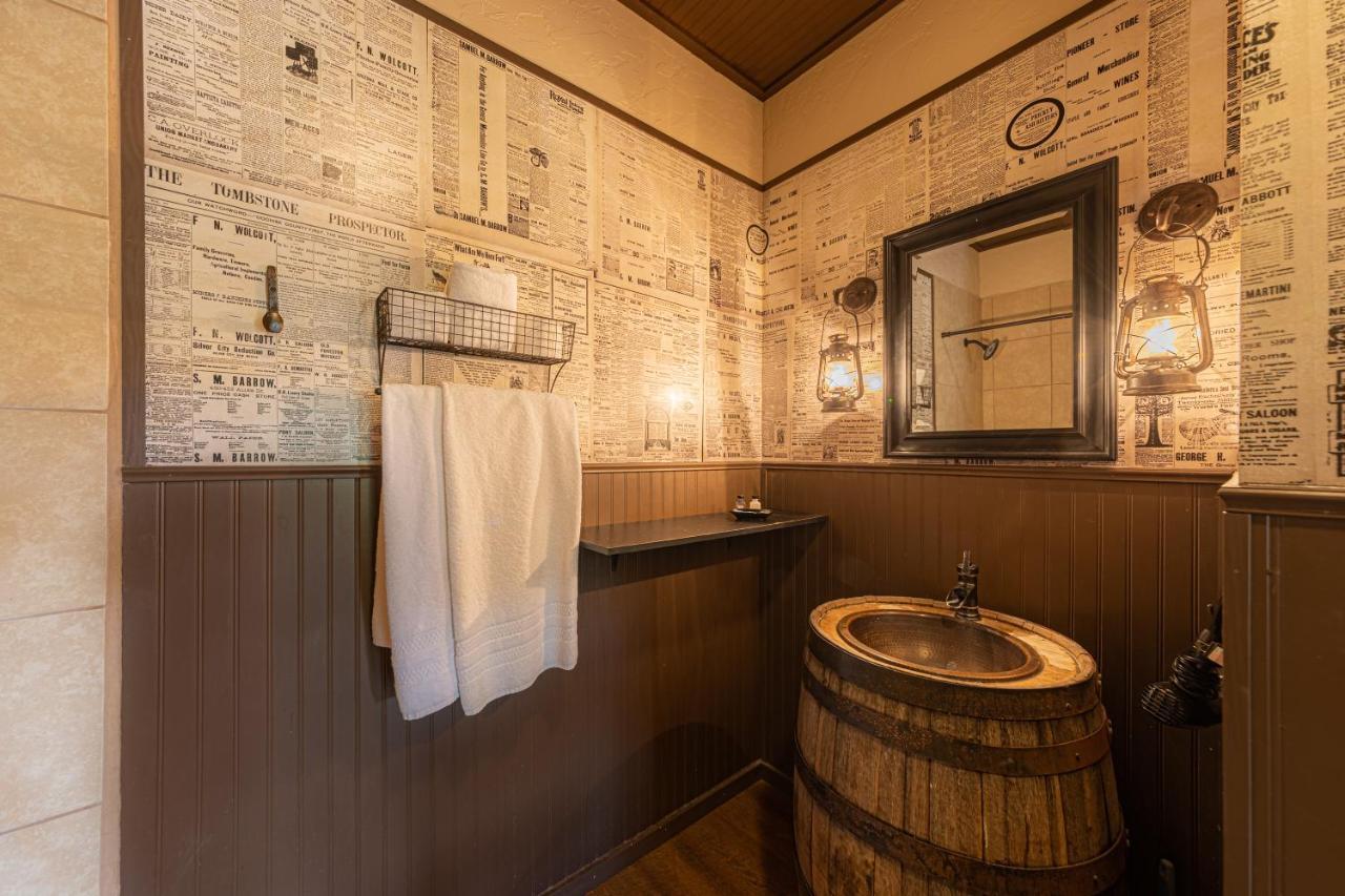 -Pet Friendly- Miners Cabin #5 -Two Double Beds - Private Balcony Tombstone Exterior photo