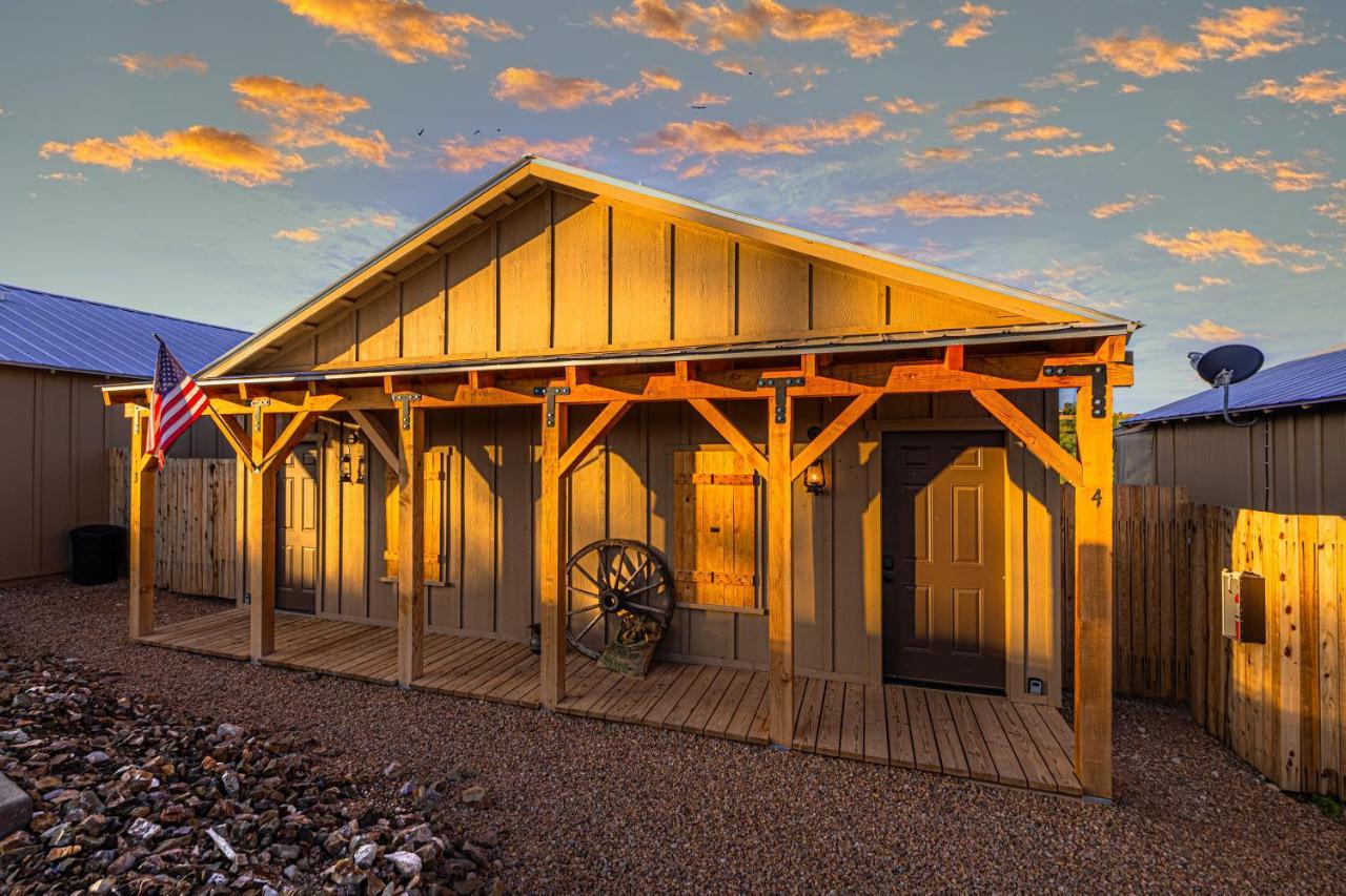-Pet Friendly- Miners Cabin #5 -Two Double Beds - Private Balcony Tombstone Exterior photo
