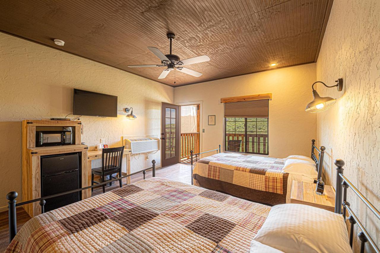 -Pet Friendly- Miners Cabin #5 -Two Double Beds - Private Balcony Tombstone Exterior photo
