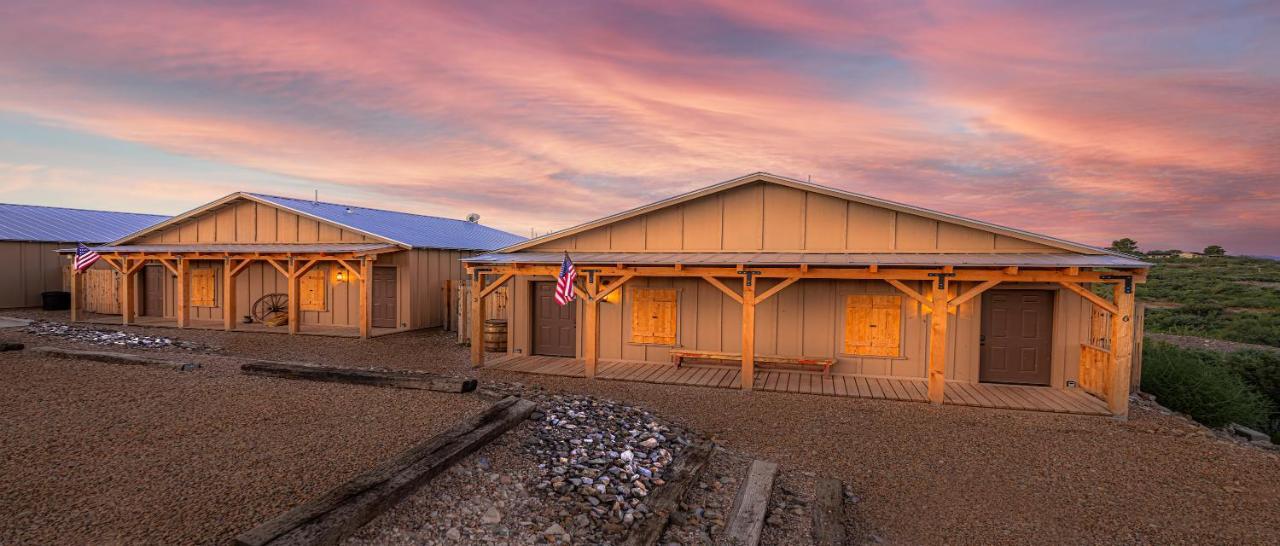 -Pet Friendly- Miners Cabin #5 -Two Double Beds - Private Balcony Tombstone Exterior photo