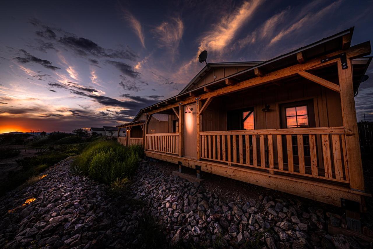 -Pet Friendly- Miners Cabin #5 -Two Double Beds - Private Balcony Tombstone Exterior photo