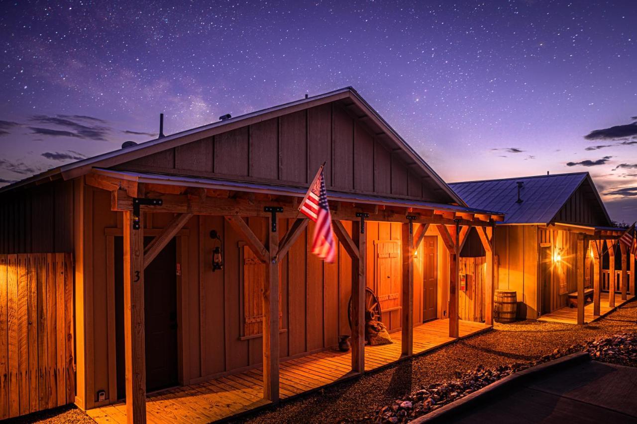 -Pet Friendly- Miners Cabin #5 -Two Double Beds - Private Balcony Tombstone Exterior photo