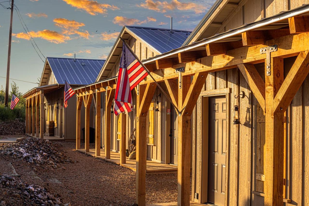 -Pet Friendly- Miners Cabin #5 -Two Double Beds - Private Balcony Tombstone Exterior photo