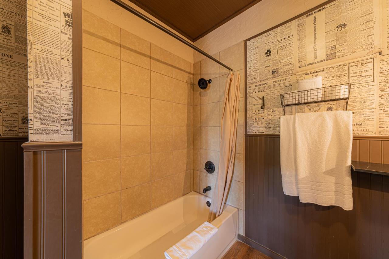 -Pet Friendly- Miners Cabin #5 -Two Double Beds - Private Balcony Tombstone Exterior photo