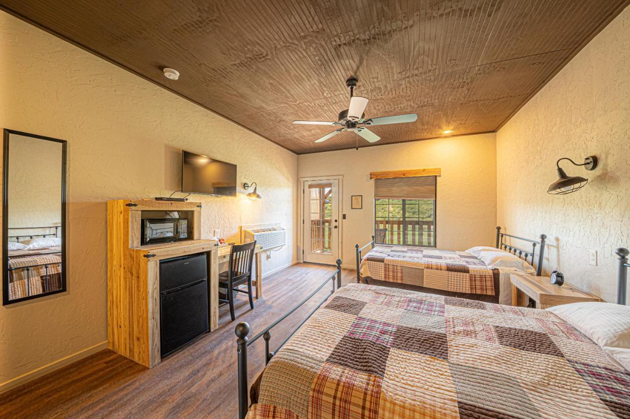 -Pet Friendly- Miners Cabin #5 -Two Double Beds - Private Balcony Tombstone Exterior photo